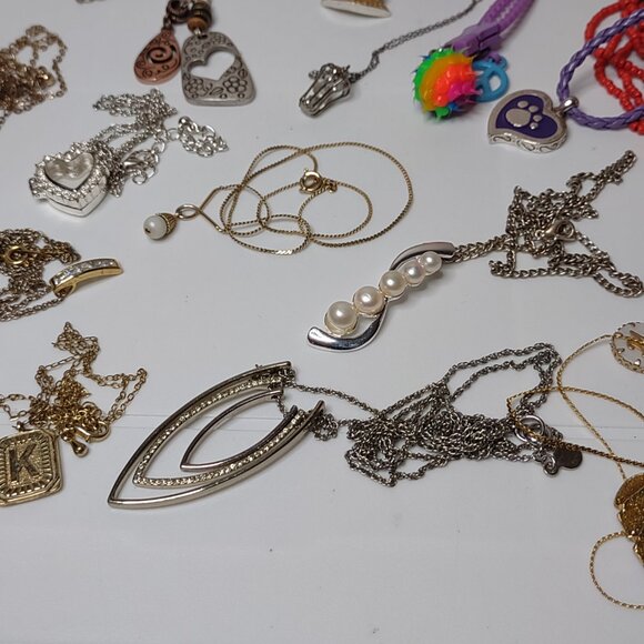 Lot Of Over 30 Pendant Necklaces - Picture 11 of 14